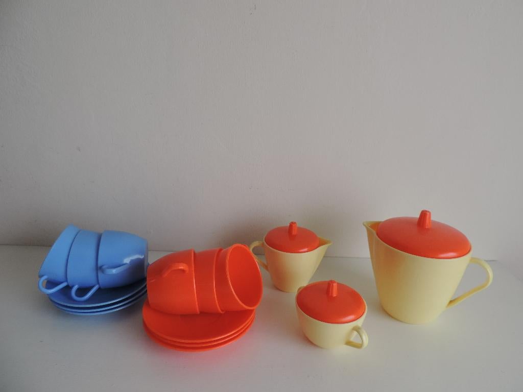 retro - kunststof kinderserviesje, Verzamelen, Ophalen of Verzenden, Huis en Inrichting