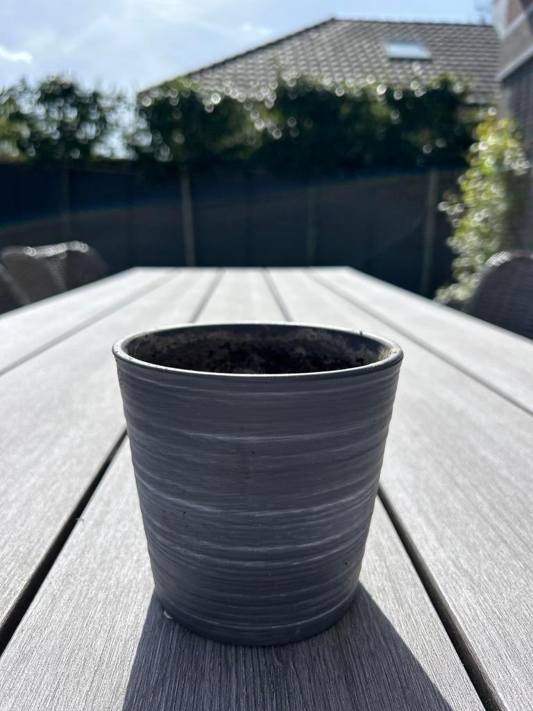 Bloempot 13 cm - Grijs/Wit gestreept, Tuin en Terras, Ophalen, Kunststof, Gebruikt, Rond