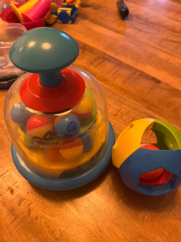 Te koop tol en bal, Kinderen en Baby's, Speelgoed | Babyspeelgoed, Ophalen, Zo goed als nieuw, Overige typen, Met geluid