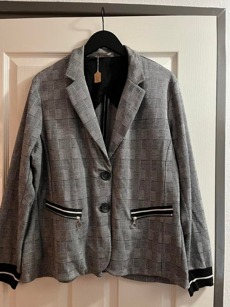 Mooi jasje Taifun maat 46, Zwart, Maat 46/48 (XL) of groter, Ophalen of Verzenden, Zo goed als nieuw