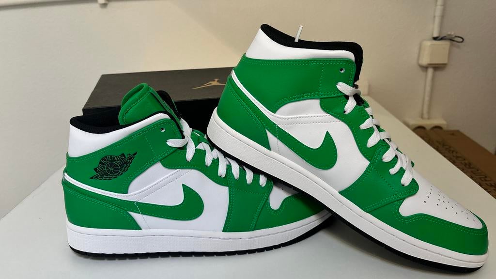 Nieuwe Nike Air Jordan 1 Mid Lucky Green - Maat 44, Overige kleuren, Nieuw, Ophalen of Verzenden, Sneakers of Gympen