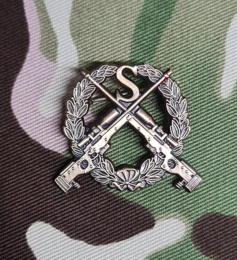 Sniper speld, Verzamelen, Militaria | Algemeen, Verzenden, Landmacht, Nederland, Kleding of Schoenen