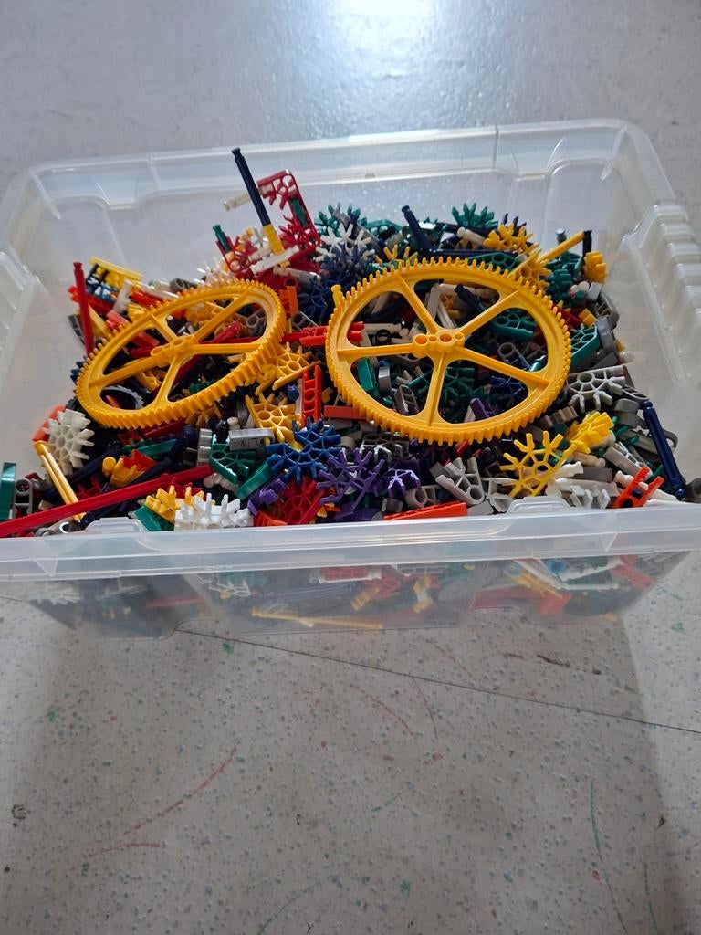 Grote doos K'nex met diverse boekjes, Kinderen en Baby's, Speelgoed | Bouwstenen, Gebruikt, K'nex, Ophalen