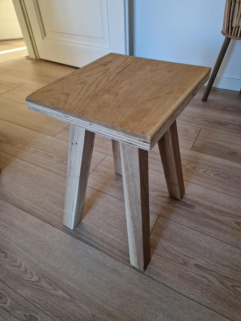 Houten krukje, Ophalen, Hout