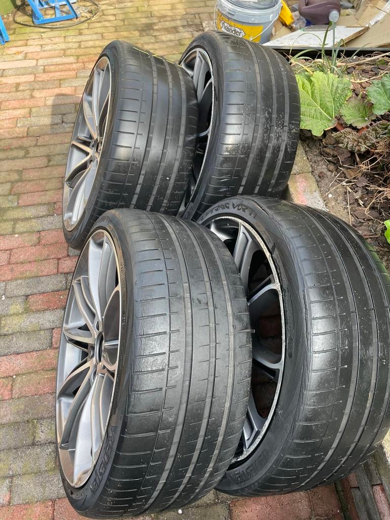 Pirelli P Zero 275/35 R19 sportbanden + 19” spaakvelgen, Ophalen, Gebruikt, 275 mm, Banden en Velgen