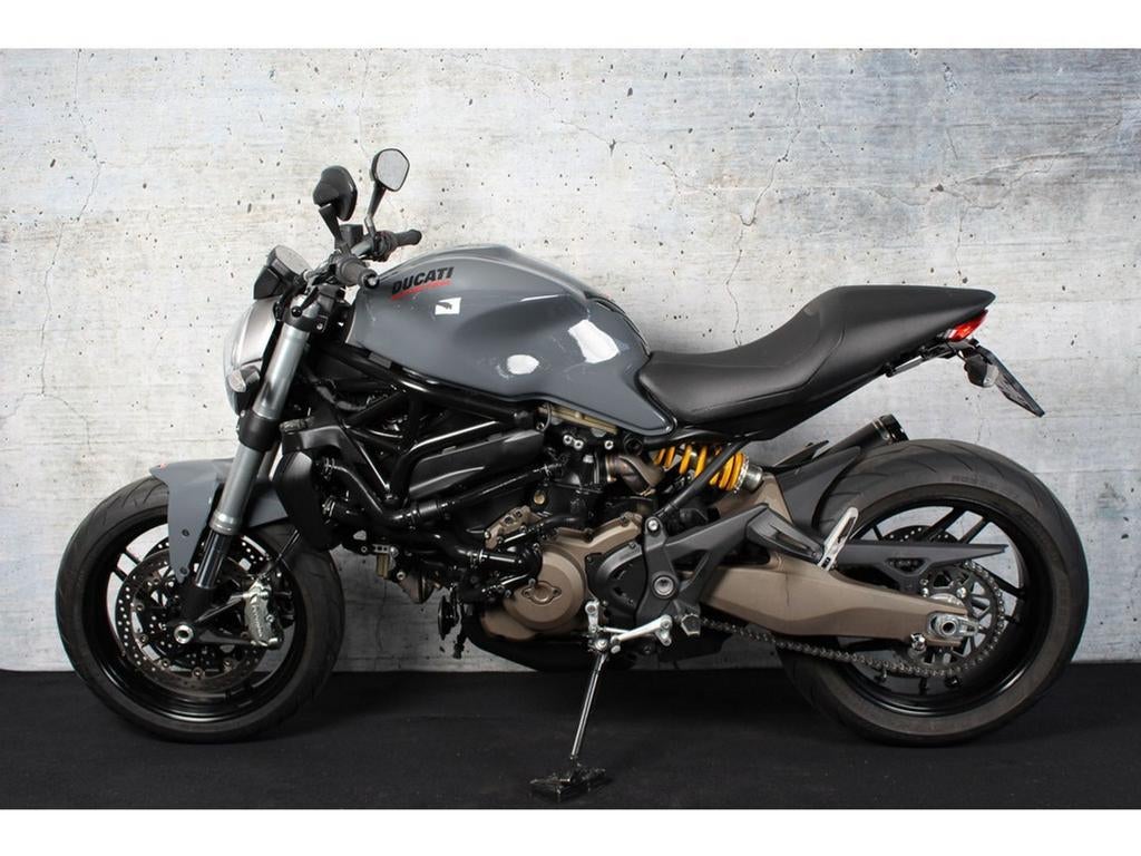 Ducati Monster 821 - foto 2
