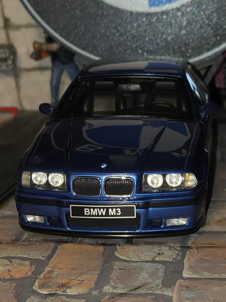 BMW M3 E36 5 Portes Daytona Violet – OTTO 1/18 Neuve
