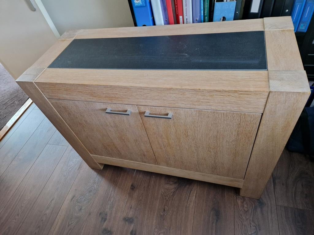 GRATIS eiken dressoir met leisteen blad, Huis en Inrichting, Kasten | Dressoirs, Ophalen, Gebruikt, Modern klassiek, 50 tot 100 cm