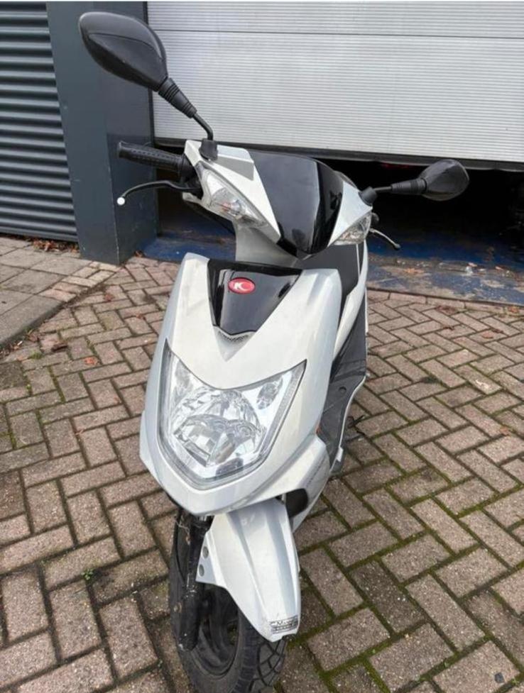 Kymco scooter, Fietsen en Brommers, Ophalen, Zo goed als nieuw, Benzine, Agility