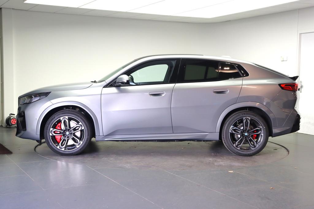 BMW iX2 eDrive20 High Executive M Sport / Panoramadak / Trek, IX2, Met garantie (alle), 443 km, 204 pk