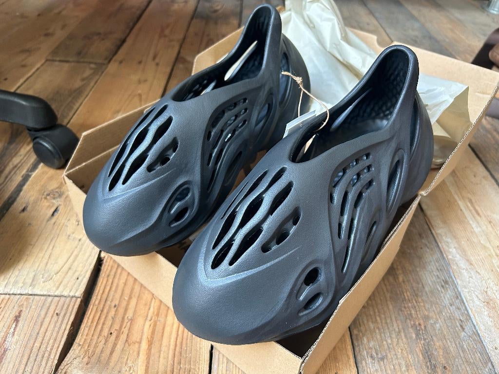 Adidas Yeezy Foam Runner Onyx - 43, Zwart, Nieuw, Ophalen of Verzenden, Sneakers of Gympen