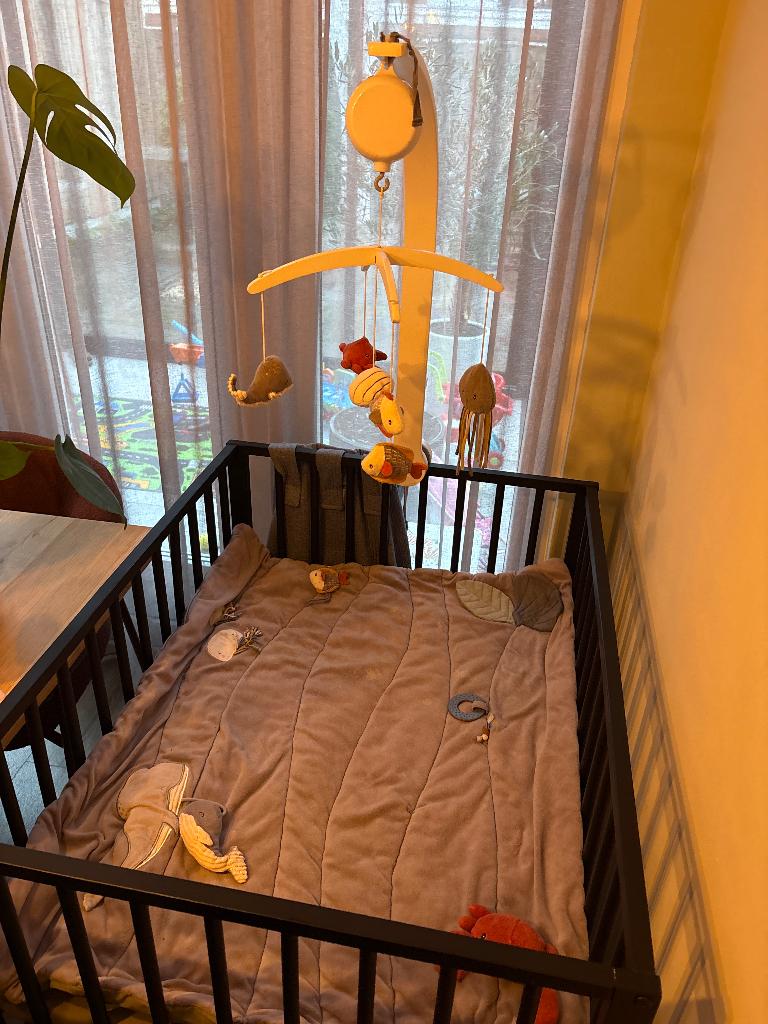 Box baby kinderbox inclusief matras, boxkleed en boxmobiel, Kinderen en Baby's, Boxen, Ophalen, Gebruikt, Rechthoekig, Wieltjes