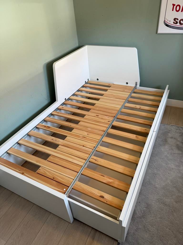 IKEA bed met lades, uitschuifbaar 200x80 cm, Huis en Inrichting, Ophalen, Eenpersoons, Wit, 80 cm