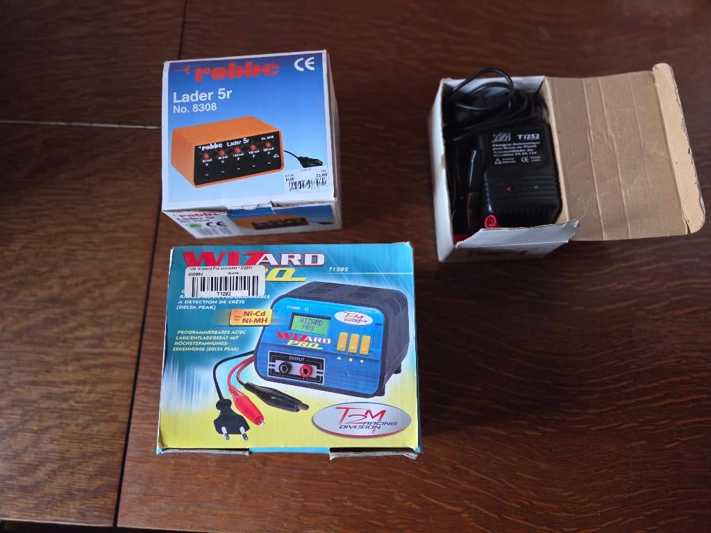 3 accu laders (Robbe5r, Wizard Pro (Ni-Cd/Ni-MH), T2M T1252), Ophalen of Verzenden, Gebruikt, Overige merken