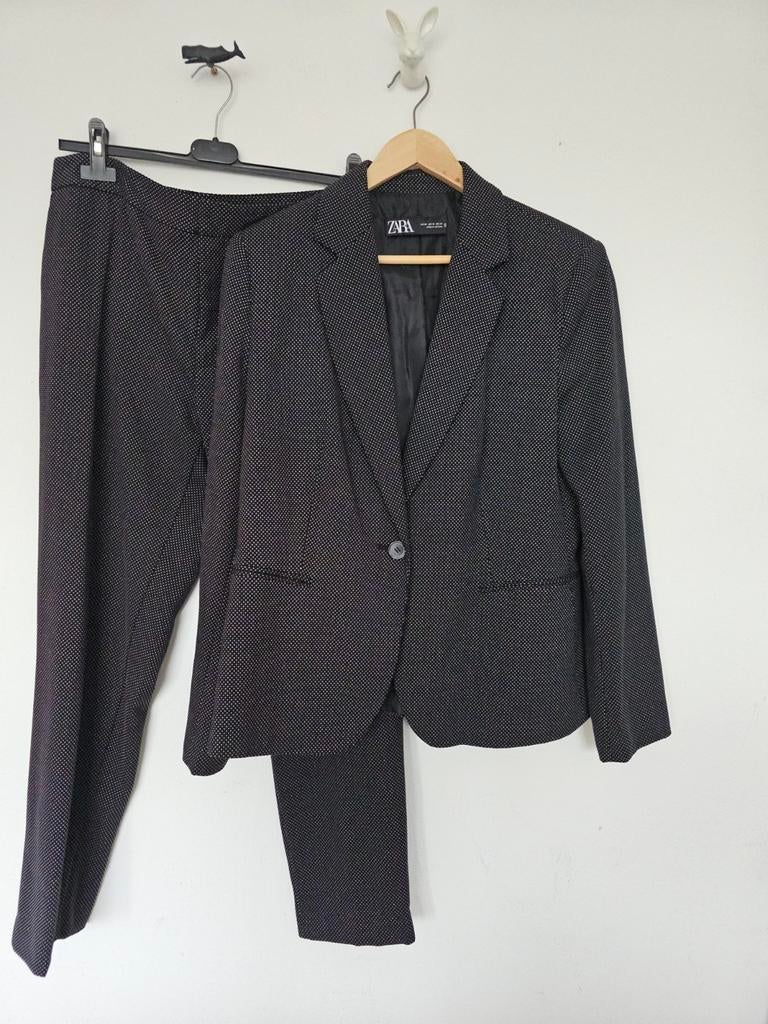 Pak van Zara, broek & jasje maat 44. Met witte stipjes, Ophalen of Verzenden, Nieuw, Maat 42/44 (L), Blauw