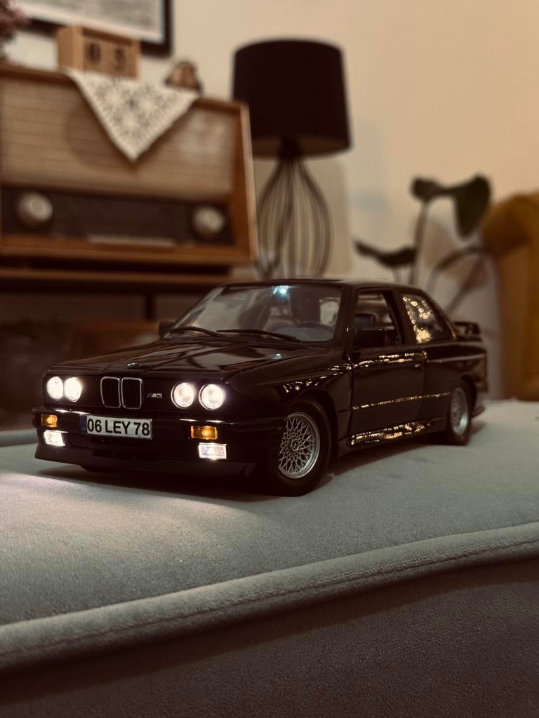 BMW E30 M3 1:18 Minichamps ( Custom ), Ophalen of Verzenden, Zo goed als nieuw, MiniChamps