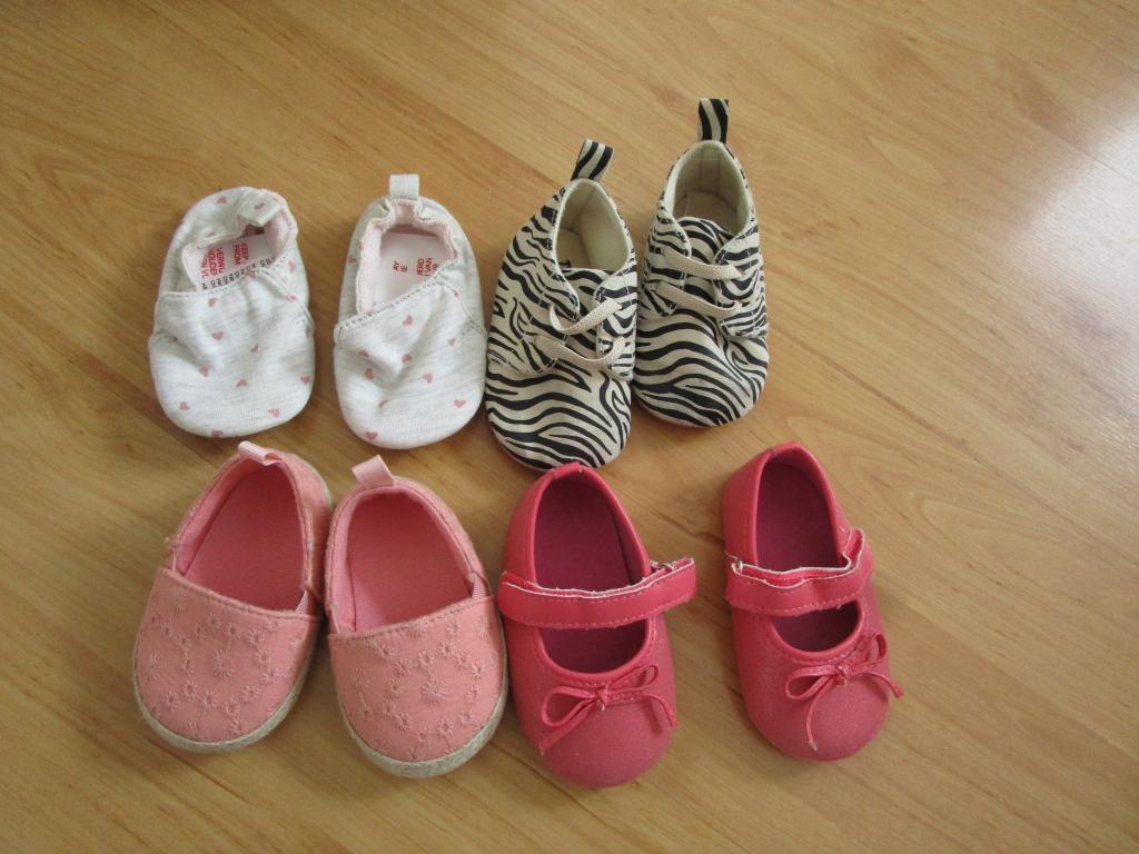 4 paar baby schoentjes maat 16/17, Kinderen en Baby's, Babykleding | Schoentjes en Sokjes, Meisje, H&M - Primark - Baby, Ophalen of Verzenden