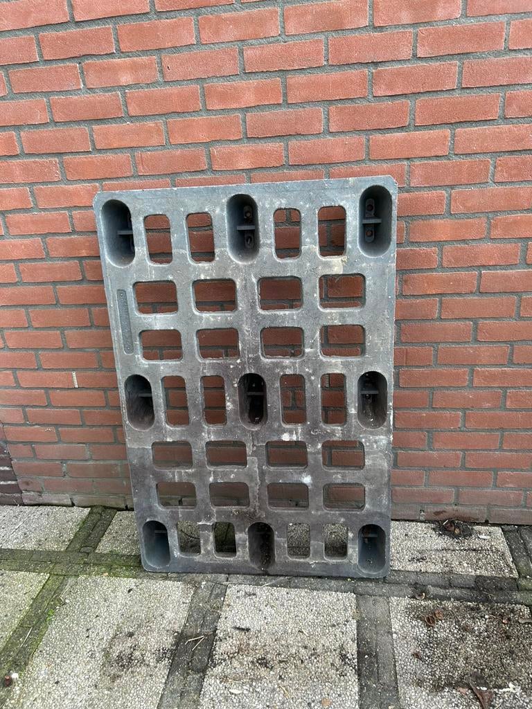 Gratis kunstof pallet, Ophalen, Zo goed als nieuw