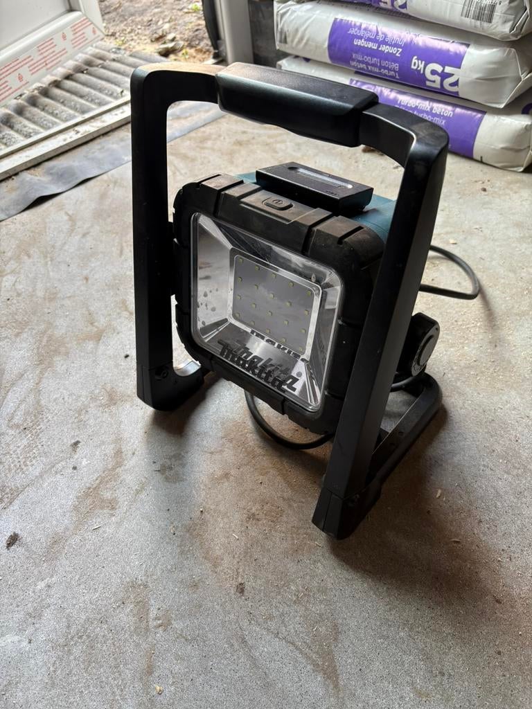 Makita dml805 bouwlamp met 5ah accu, Ophalen of Verzenden, Zo goed als nieuw, Minder dan 50 watt, Lamp