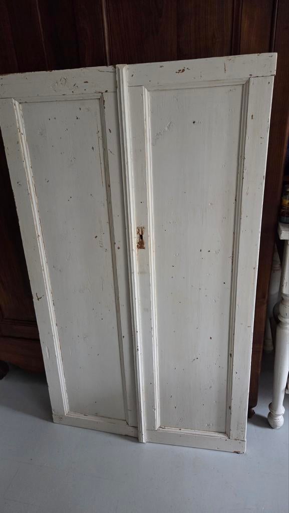 2 Brocante oude grenen panelen
deurtjes 1 met slot, Ophalen