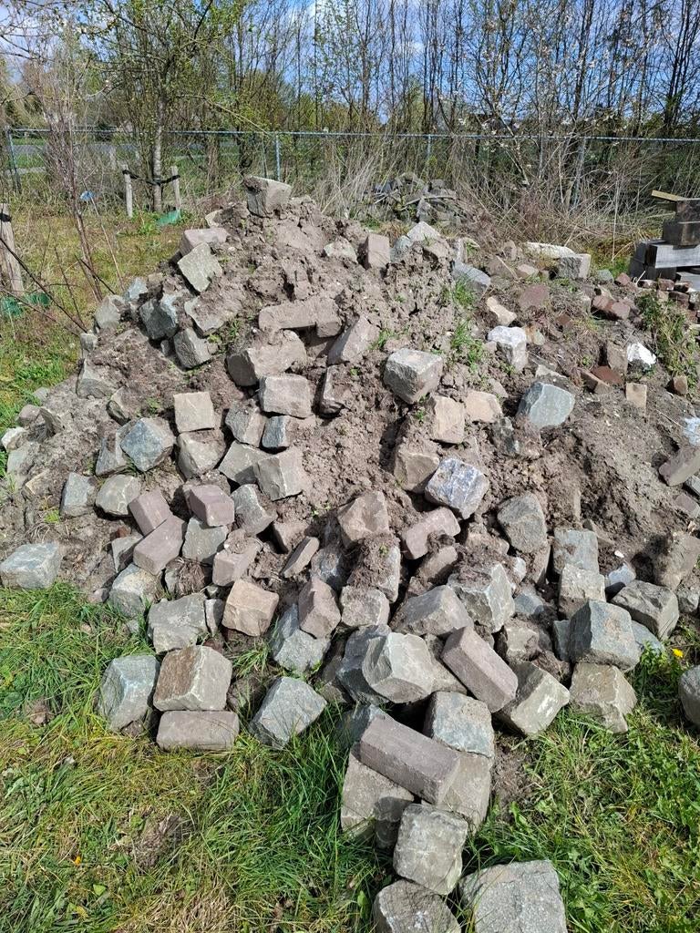 Gratis af te halen: Basalt blokken voor tuin of bestrating, Tuin en Terras, Ophalen, Gebruikt, Natuursteen, Klinkers