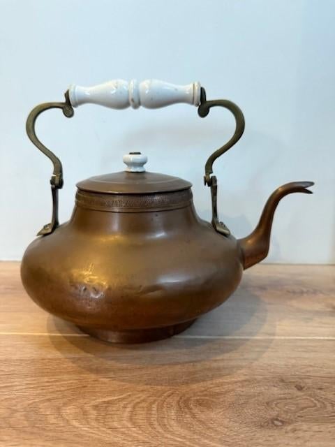 Koperen ketel met porseleinen handgreep, Antiek en Kunst, Antiek | Koper en Brons, Ophalen of Verzenden
