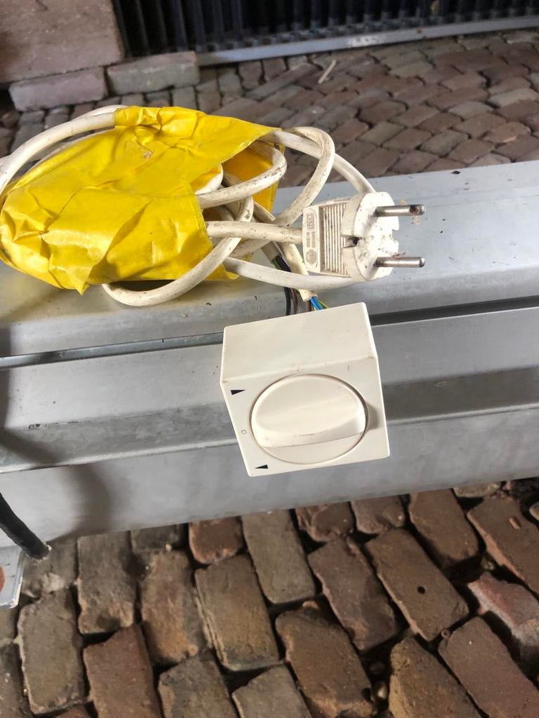 Zonnescherm groen wit gestreept 3.75m breed, elektrisch, Tuin en Terras, Gebruikt, Elektrisch, Ophalen of Verzenden, 250 cm tot 450 cm