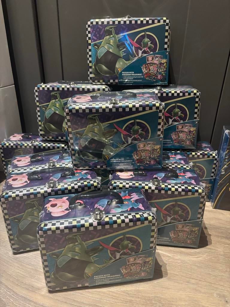 Pokémon Trading Card Game Collector Chest, Hobby en Vrije tijd, Verzamelkaartspellen | Pokémon, Ophalen of Verzenden, Nieuw, Overige typen