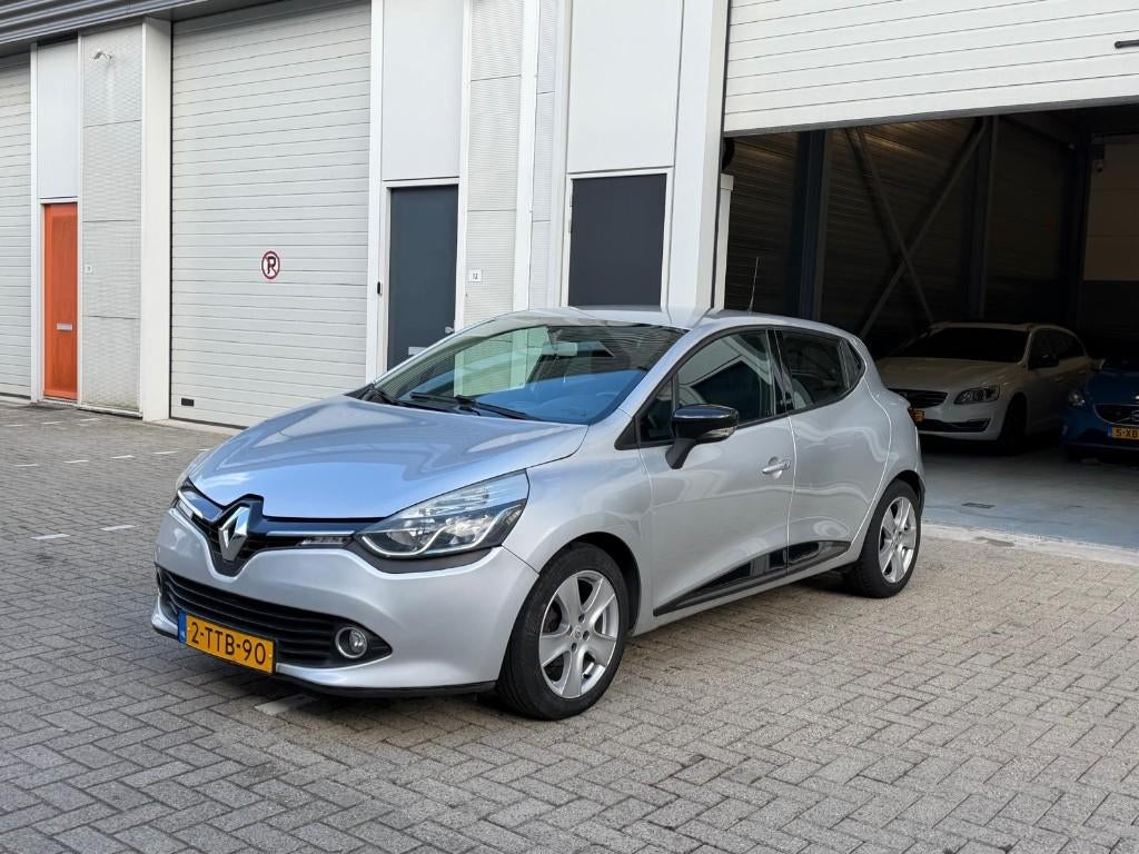 Renault Clio 0.9 TCE 66KW 5-DRS 2014 Grijs Nieuwe APK, Auto's, Voorwielaandrijving, 898 cc, Stof, 40 €/maand