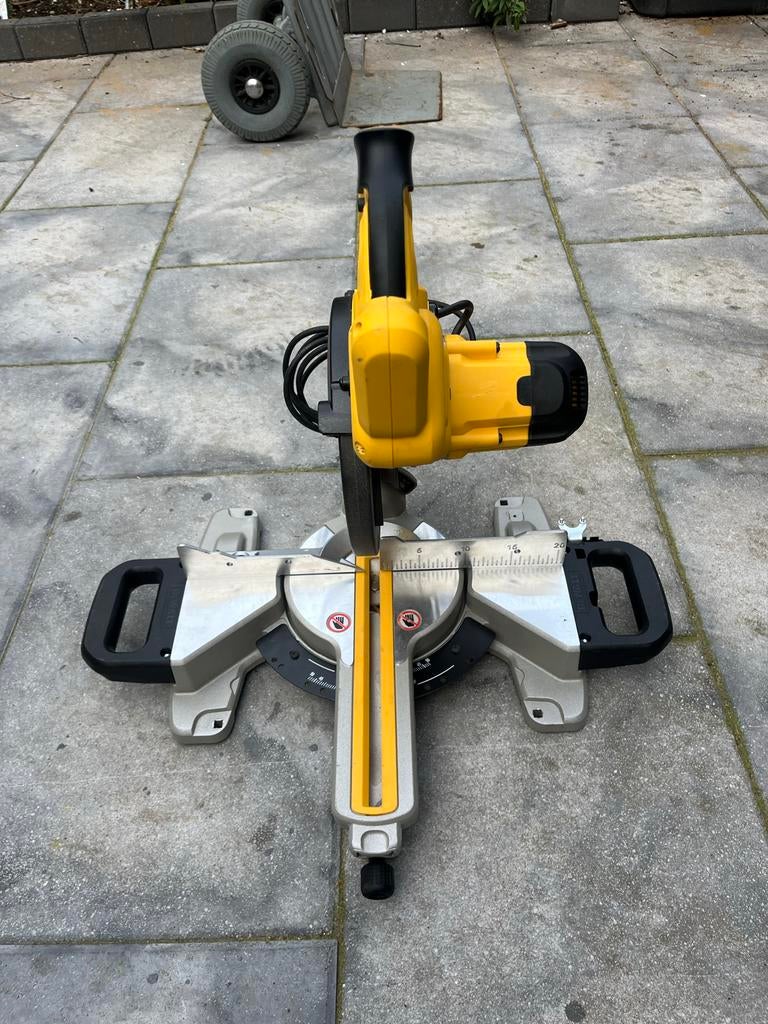 DeWalt DWS774QS Afkortzaag 1400W - Zo goed als nieuw, Ophalen, 70 mm of meer, Zo goed als nieuw, Afkortzaag
