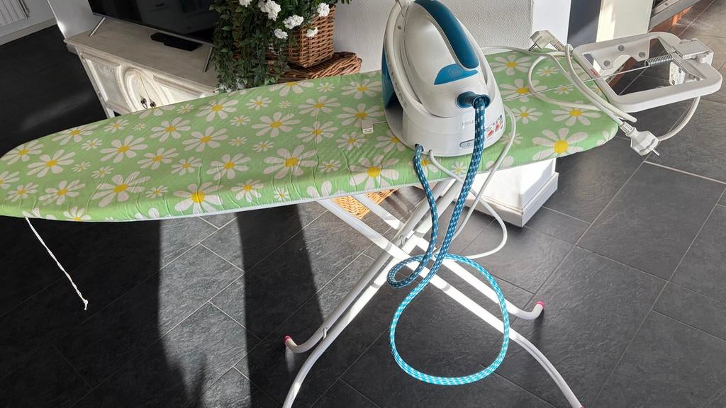 Philips Stoomstrijkijzer met Strijkplank, Ophalen of Verzenden, Gebruikt, Strijkijzer met snoer