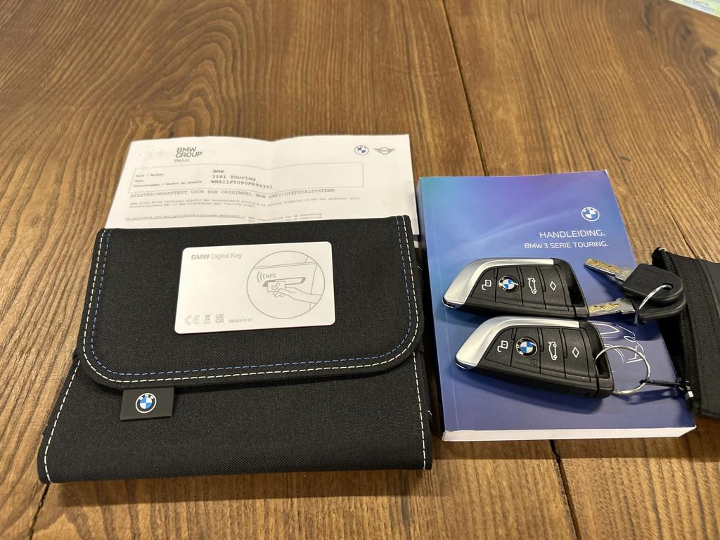 BMW 3 Serie Touring 318i M Sport | Panoramadak | Fabrieksgar, Gebruikt, Zwart, Leder, 3-Serie