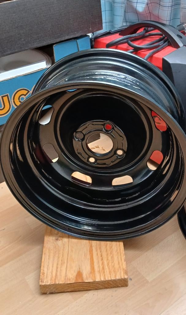 Te koop 2 stale velgen 15 inch verbreed van 6 naar 7 inch, Ophalen, Nieuw, Ford