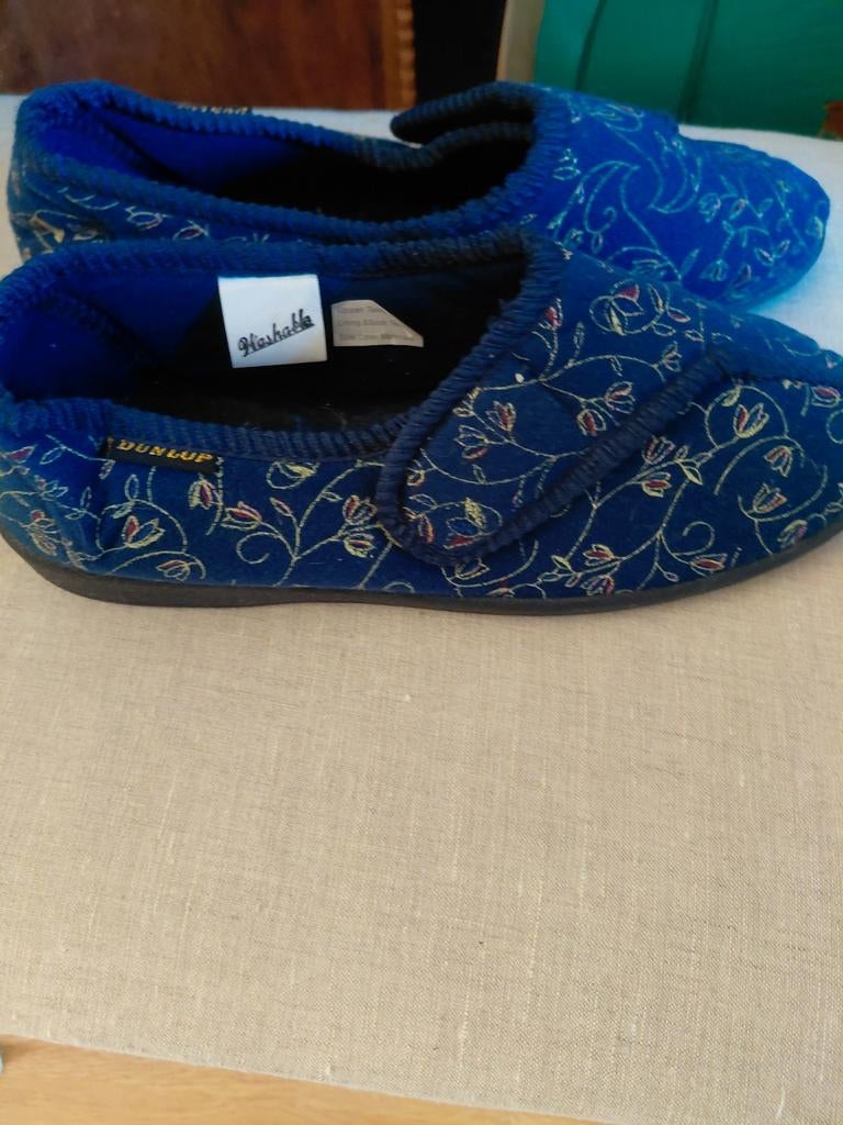Donkerblauw gebloemde verband pantoffels Dunlop maat 37, Diversen, Verpleegmiddelen, Ophalen