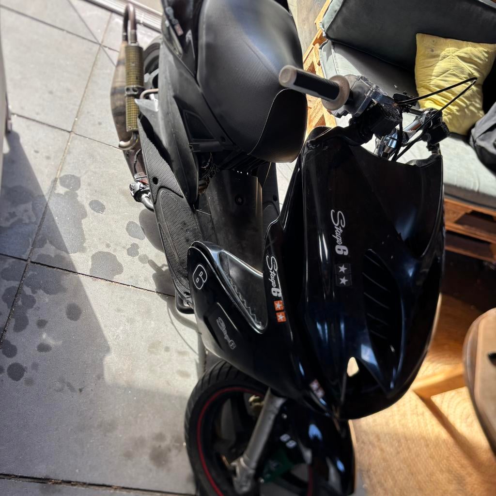 Yamaha aerox 70cc sprinter, Fietsen en Brommers, Scooters | Yamaha, Tweetakt, Aerox, Maximaal 45 km/u, Nieuw