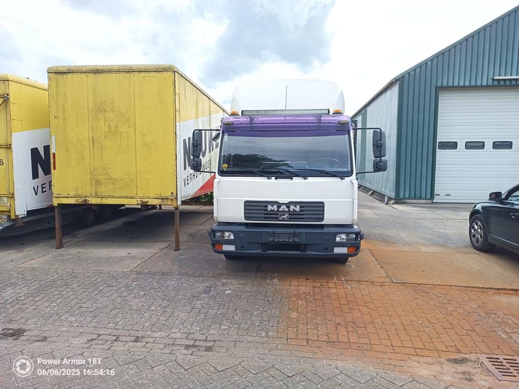 MAN wisselbak 180pk dagcabine facelift model, Auto's, Vrachtwagens, Achterwielaandrijving, Zwart, MAN, Wit