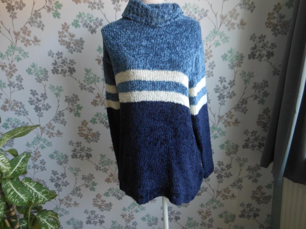 Mooie SURRENDER trui, Ophalen of Verzenden, Zo goed als nieuw, Maat 38/40 (M), Blauw
