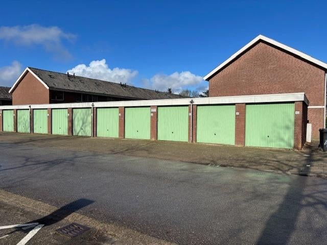 TE HUUR Grote garagebox met ELECTRA, Facet Vastgoed, Info@facetvastgoed.nl, 2723RM