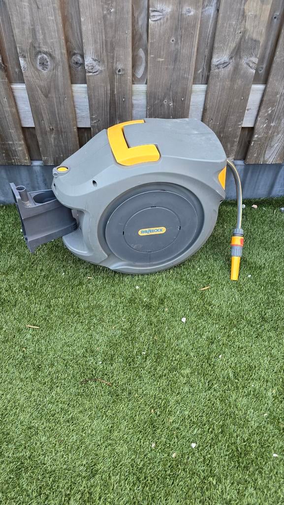 Wandslangbox tuinslang 25m automatisch oprolbaar, Ophalen, Hazelcrock, Tuinslang, Zo goed als nieuw