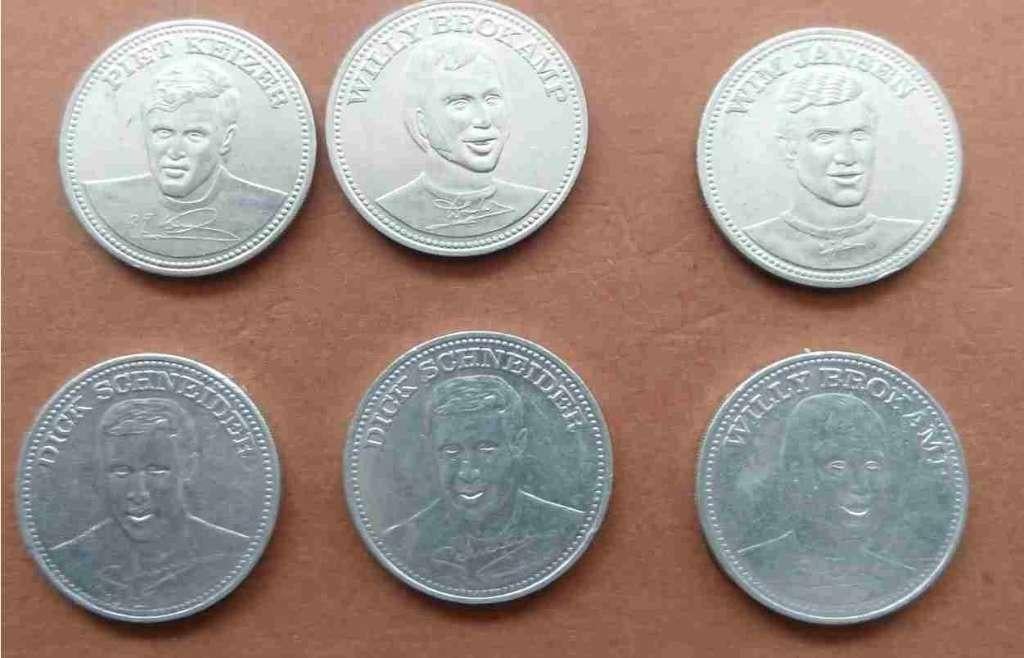 6 Shell Voetbal Muntjes 1974, Verzamelen, Ophalen of Verzenden, Overige binnenlandse clubs