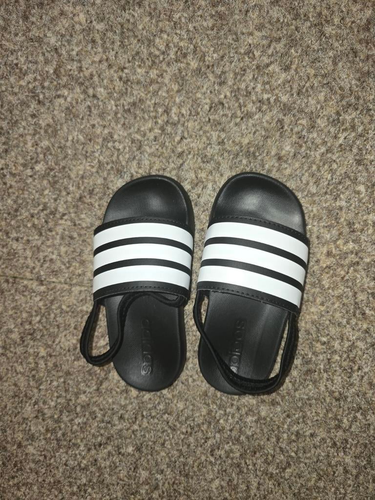 Adidas slippers maat Fr 28, Ophalen, Nieuw, Jongetje of Meisje