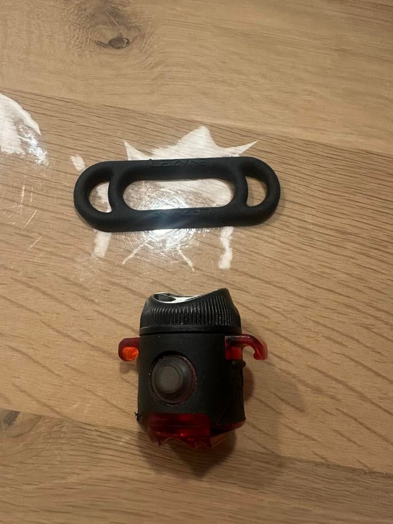 Oplaadbaar achterlicht lezyne, Achterlicht, Ophalen of Verzenden, Zo goed als nieuw, Oplaadbaar