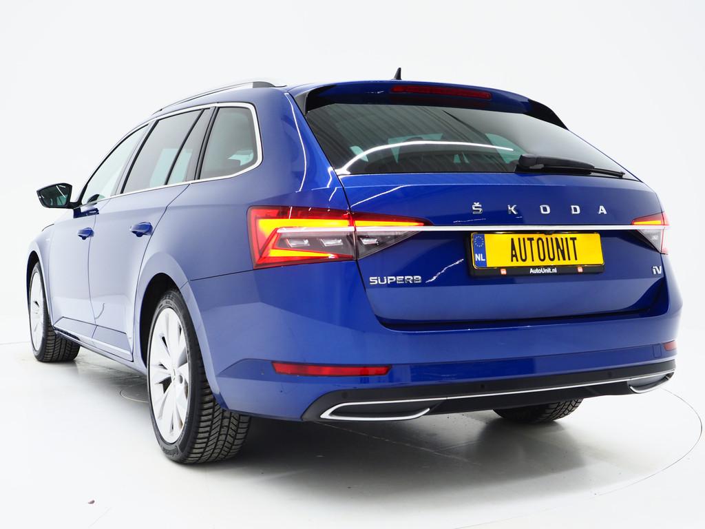 Skoda Superb Combi 1.4 TSI iV Laurin & Klement | Panoramadak, Gebruikt, Zwart, 4 cilinders, Blauw