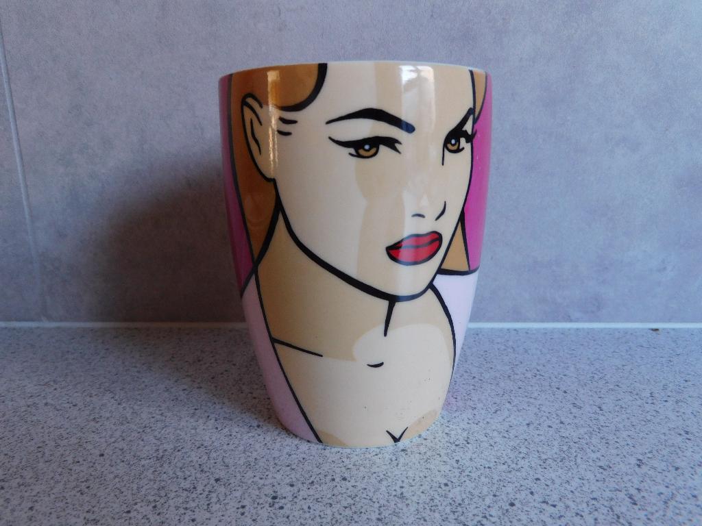 Mok 11x8 cm. Popart Luc Verschuuren, Huis en Inrichting, Keuken | Servies, Ophalen of Verzenden, Zo goed als nieuw, Overige stijlen