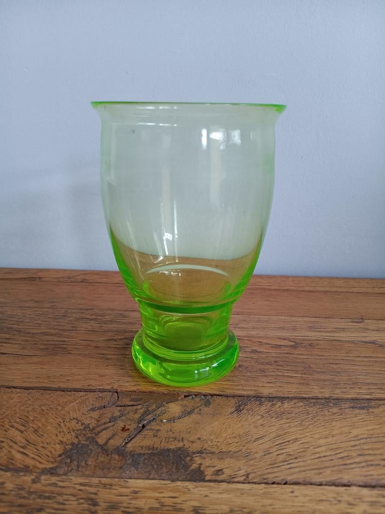Annagroene glazen vaas Zinnia W.J. Rozendaal, Antiek en Kunst, Antiek | Vazen, Ophalen of Verzenden