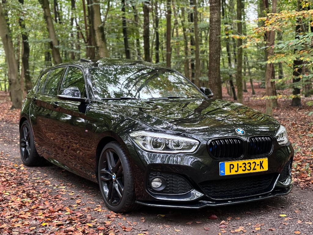BMW 1-Serie 120i 184pk Aut 2017 Zwart, Auto's, 1998 cc, Achterwielaandrijving, Zwart, 4 cilinders