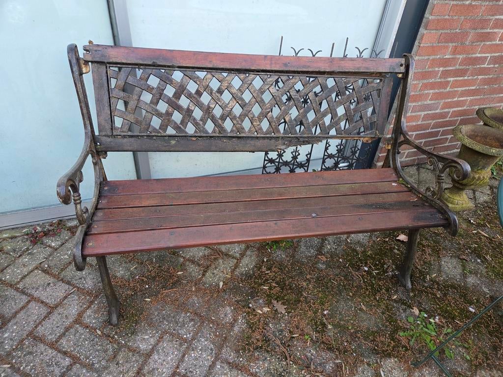 Onderdelen van een gietijzeren tuinbank hout moet vervangen, Ophalen, Metaal