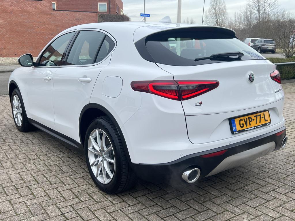 Alfa Romeo Stelvio 2.0 T 280 Pk AWD First Edition Xenon Navi, Automaat, 4 cilinders, Wit, Bedrijf