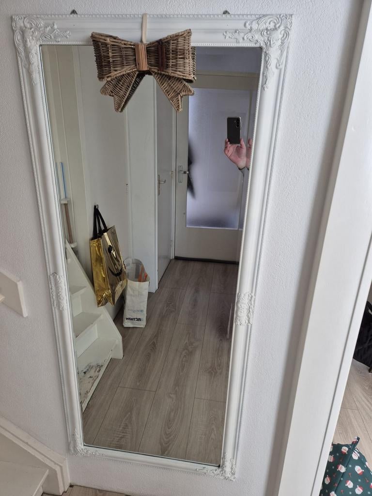 Spiegel met witte lijst, Huis en Inrichting, Woonaccessoires | Spiegels, Ophalen, Zo goed als nieuw, Rechthoekig