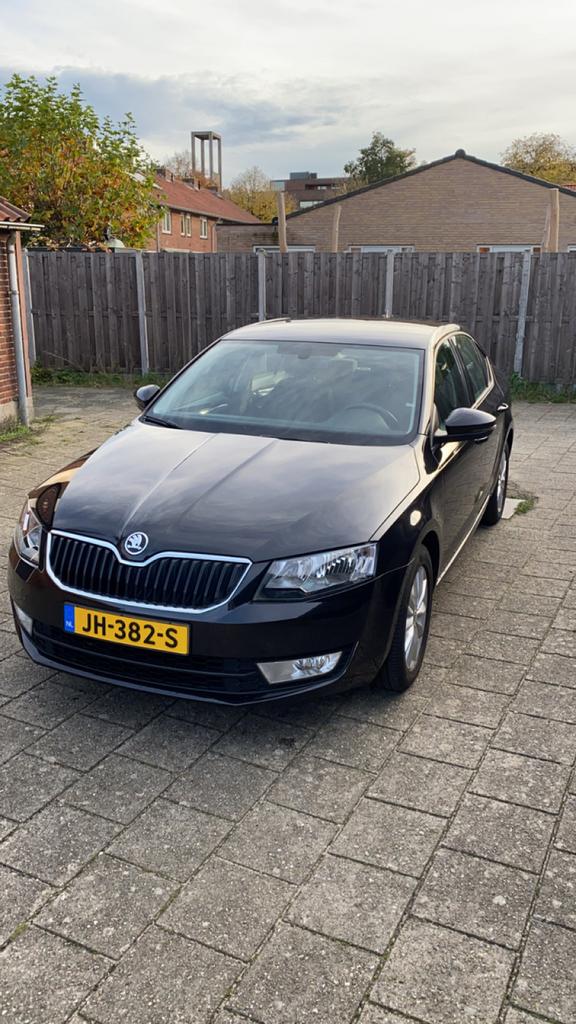 Skoda Octavia 1.2 TSI 81KW 2016 Zwart, Auto's, Voorwielaandrijving, Stof, Zwart, 4 cilinders